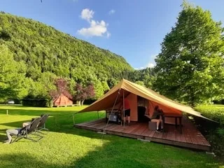 « Ici, c’est le calme absolu » : ce petit camping situé en pleine nature dans les Alpes est l’un des meilleurs de France