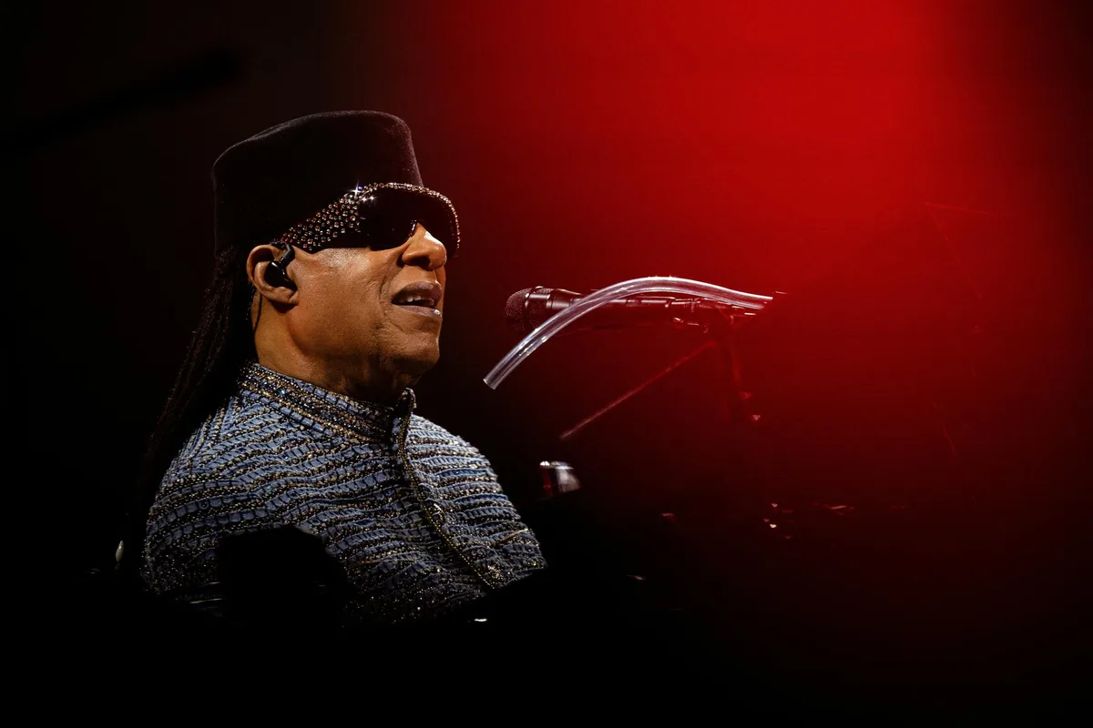 Au concert de Stevie Wonder à l’Accor Arena, des moments d’anthologie… et quelques minutes d’ennui