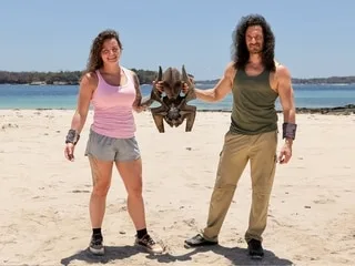 « Il y a eu un raté » : à quoi servent les débardeurs couleur chair portés par les candidats de « Koh-Lanta » ?