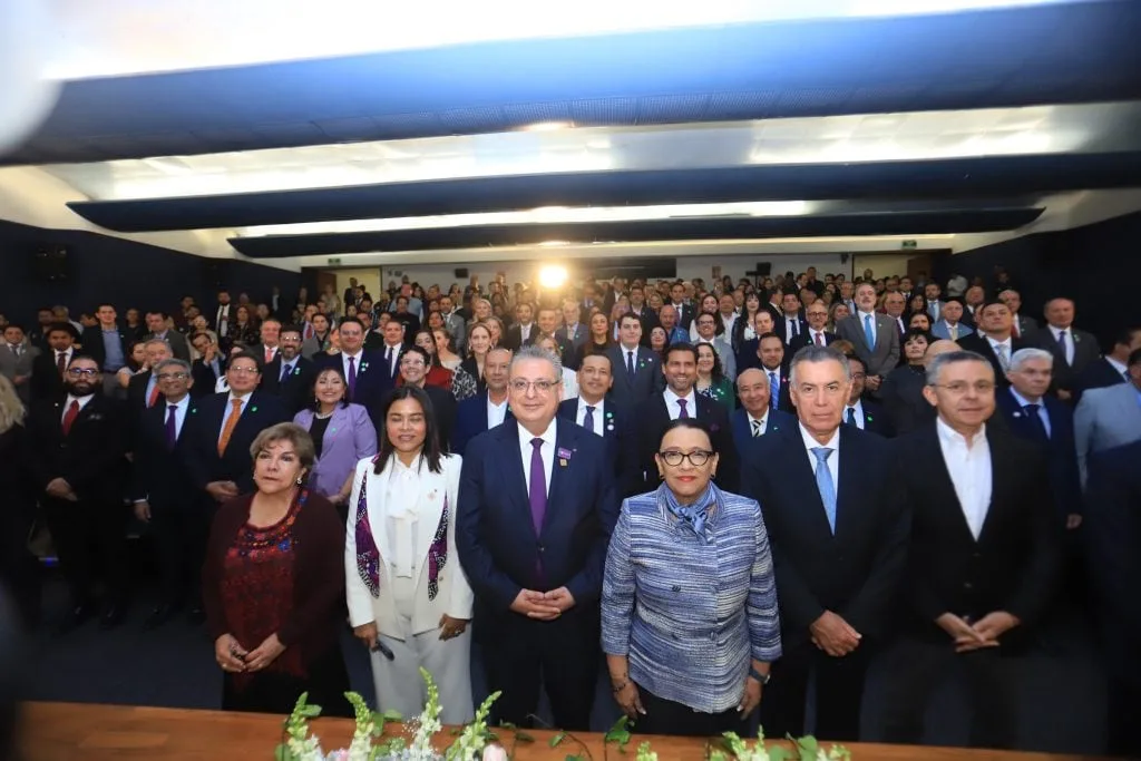Colegio Nacional del Notariado Mexicano da reconocimiento a Rosa Icela Rodríguez por su apoyo