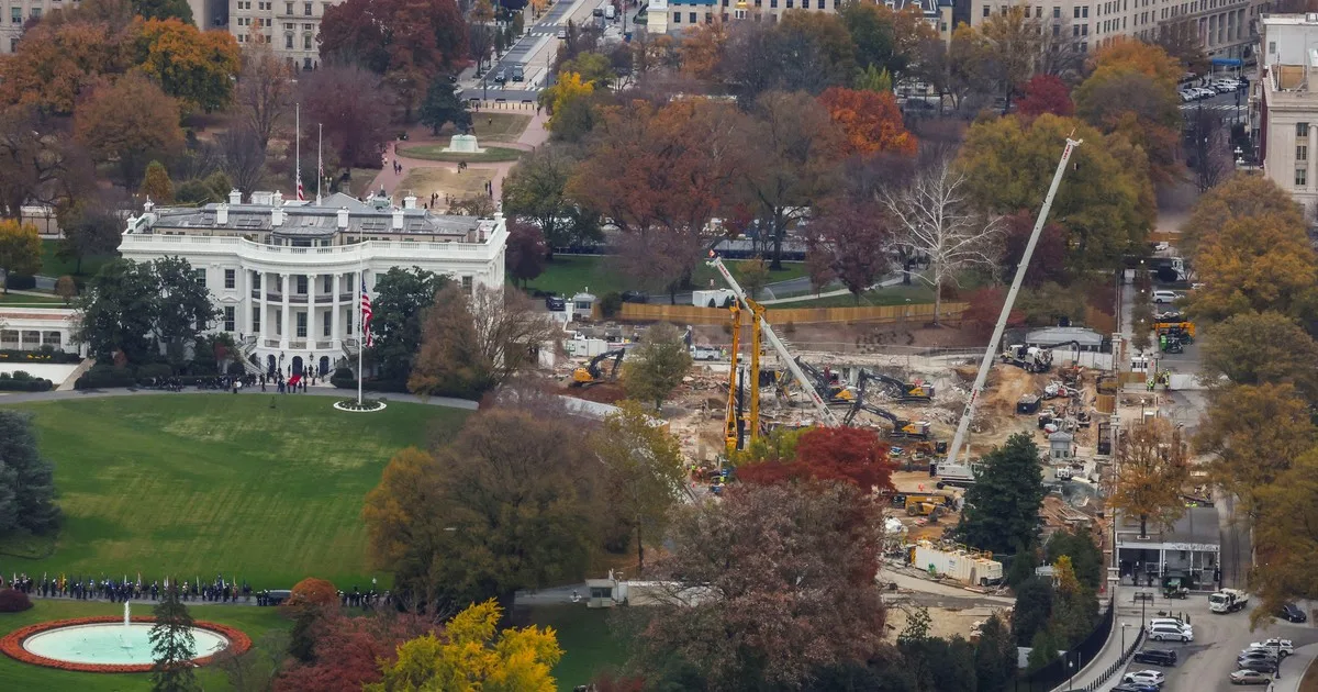La Corte permite a Donald Trump continuar construyendo el salón de baile de la Casa Blanca, que tendrá debajo un enorme complejo militar