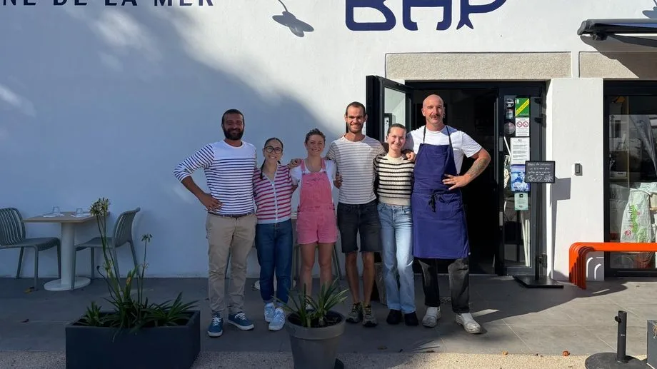 "On est des humains, pas des robots" : ce restaurant de Plomeur répond en chanson aux avis négatifs, la vidéo cartonne
