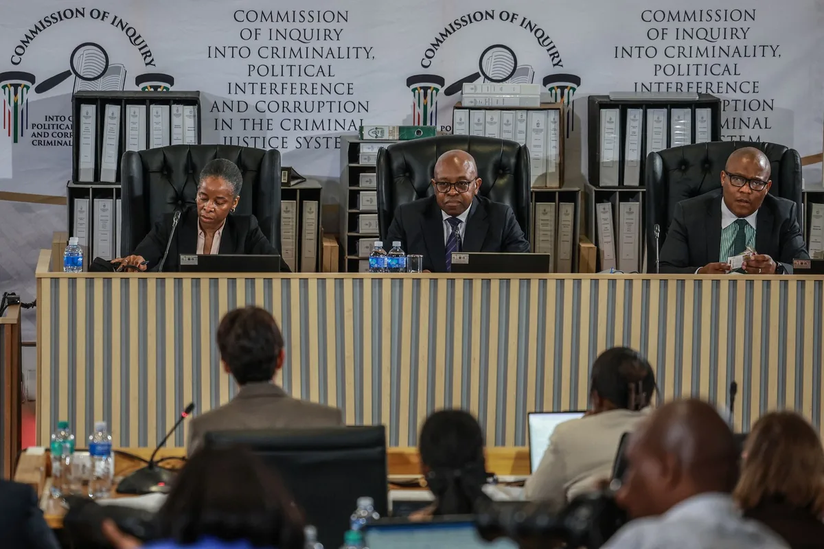 « L’impression d’une telenovela » : l’Afrique du Sud captivée par les audiences de la commission sur le crime organisé