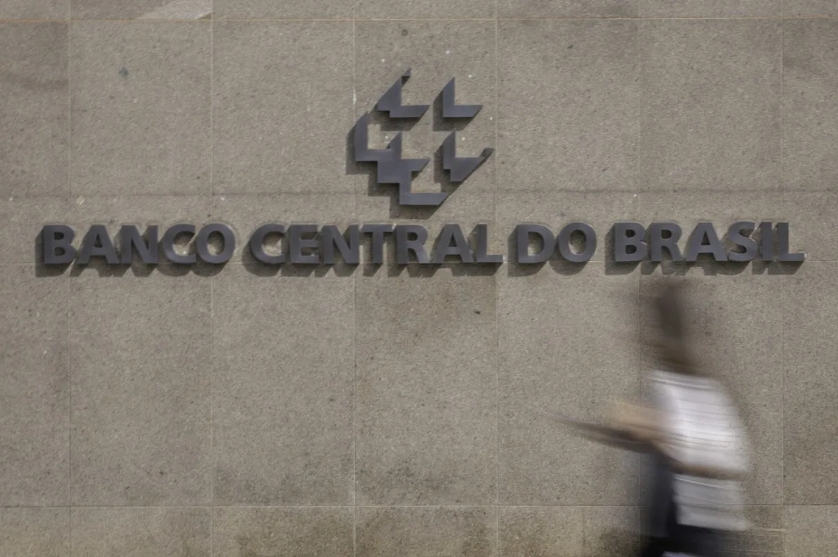 Focus: IPCA 2026 segue em 5,02%, acima da meta de inflação; Selic 2027 fica em 13,75%