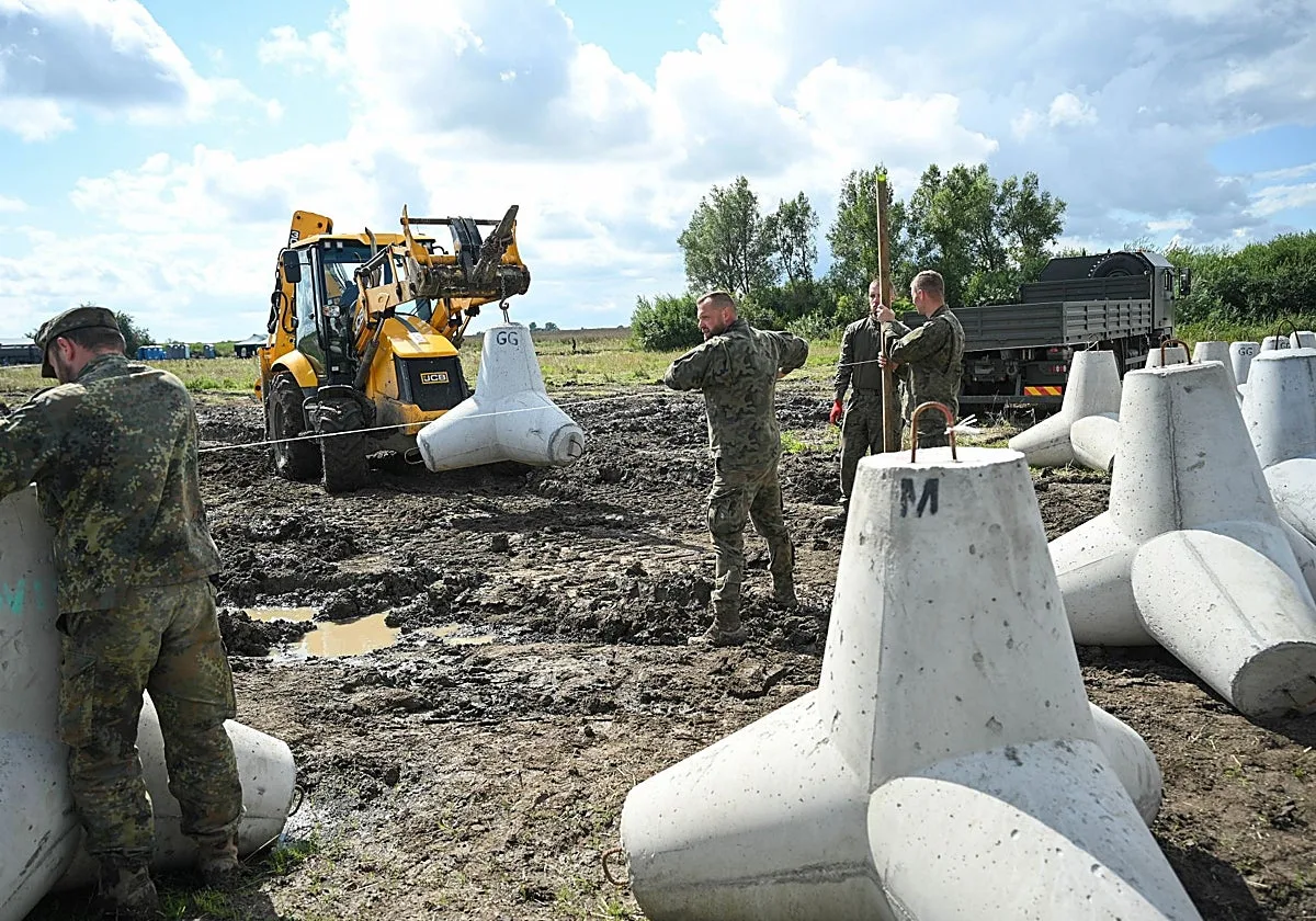 Polonia blinda su frontera oriental con 300.000 erizos de hormigón armado
