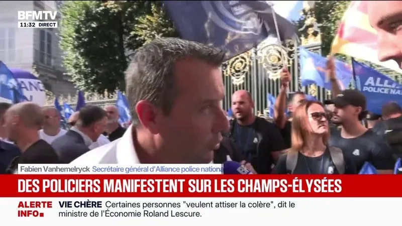 "Montrer que les policiers sont en colère": des policiers manifestent sur les Champs-Élysées à l'appel du syndicat Alliance police nationale