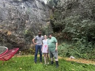 « On n’ose plus y aller » : les propriétaires encore sous le choc après la chute du taureau dans leur jardin en Bretagne