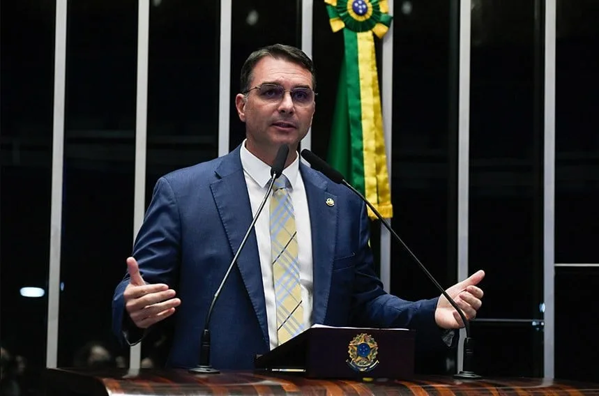 Setor do etanol repudia fala de Flávio Bolsonaro sobre mistura à gasolina