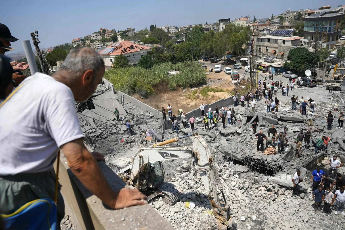 Ataques israelíes causan al menos 11 muertos en el sur del Líbano tras ser heridos tres soldados por un dron explosivo