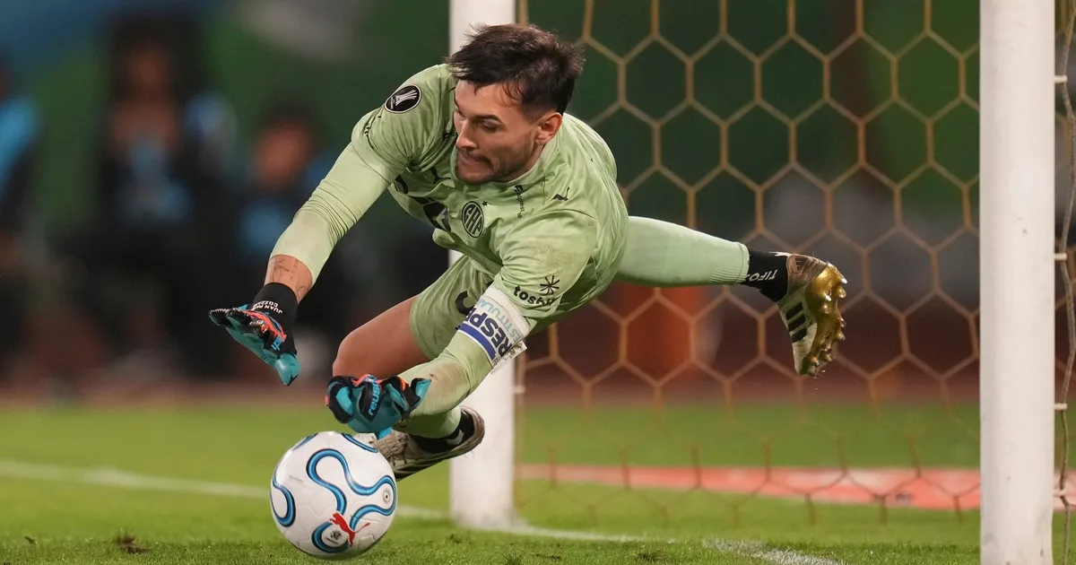Cozzani, el héroe que volvió de Arabia para seguir haciendo historia en Platense