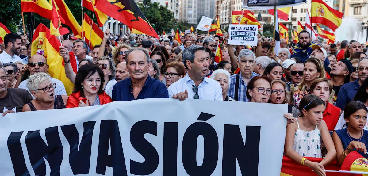 „Ceuta ergibt sich nicht“ – Spanier demonstrieren gegen „Invasion“ und Sánchez