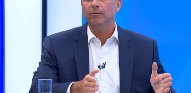 Casado: Flávio se diferenciou do pai, mas deixou perguntas sem resposta