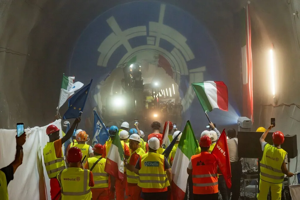 Europa quiere volver a convertir el tren en su espina dorsal y está construyendo el túnel ferroviario más largo del mundo