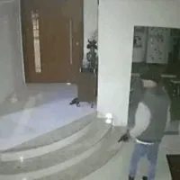 Dupla invade casa de coronel da reserva para furtar uísque e joias