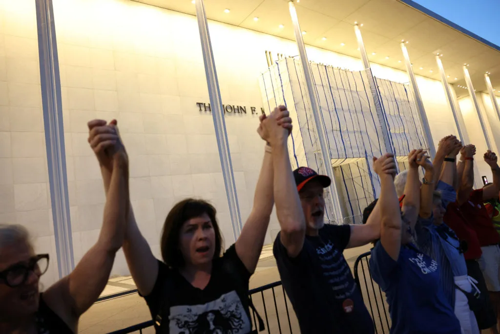 Thousands join protest outside Kennedy Center, expressing concern that Trump might tear it down
