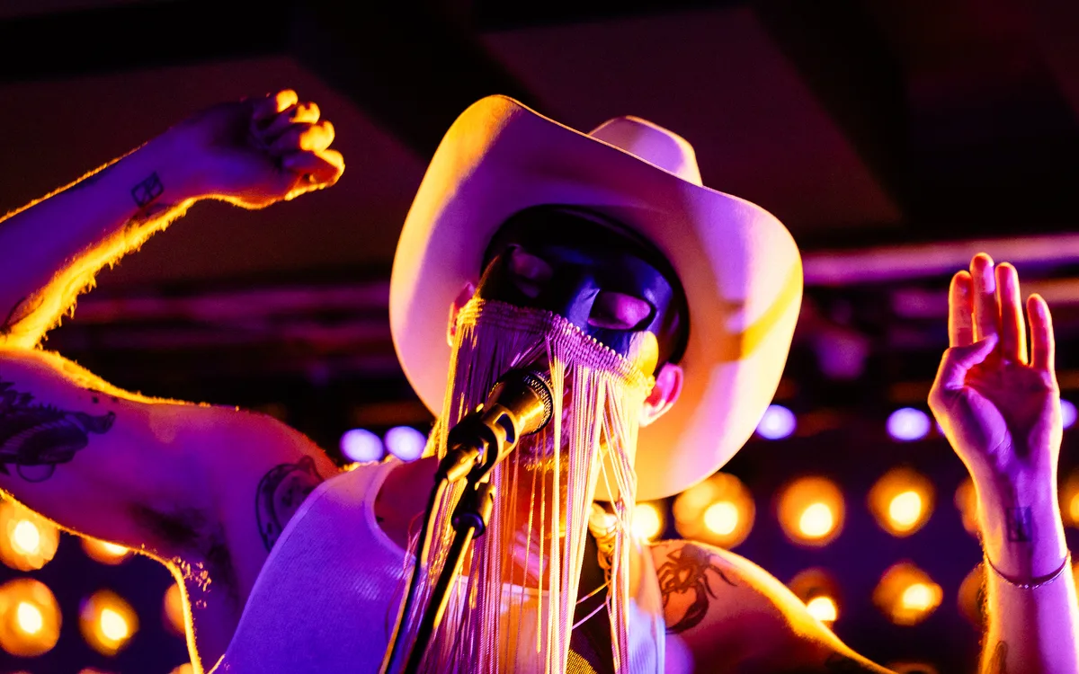 Orville Peck Dedicates Performance to ‘All the Gay Cowboys’: ‘We Exist, We Walk Among You’