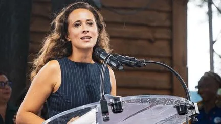 "Pacs" amical, absence en cas de deuil, habitat collectif... La députée LFI Clémence Guetté plaide pour accorder des droits à l'amitié