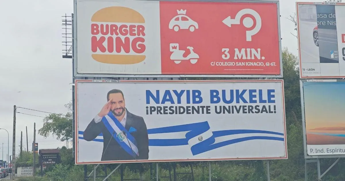Un empresario de 71 años desata la polémica en Oviedo con cinco grandes carteles de Bukele en vallas publicitarias