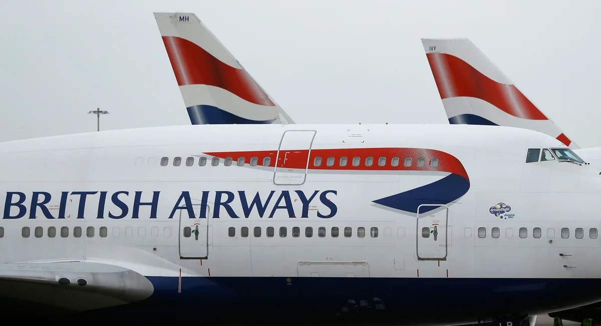 Janela de avião trinca durante voo de Londres a Portugal, e piloto retorna ao aeroporto de origem