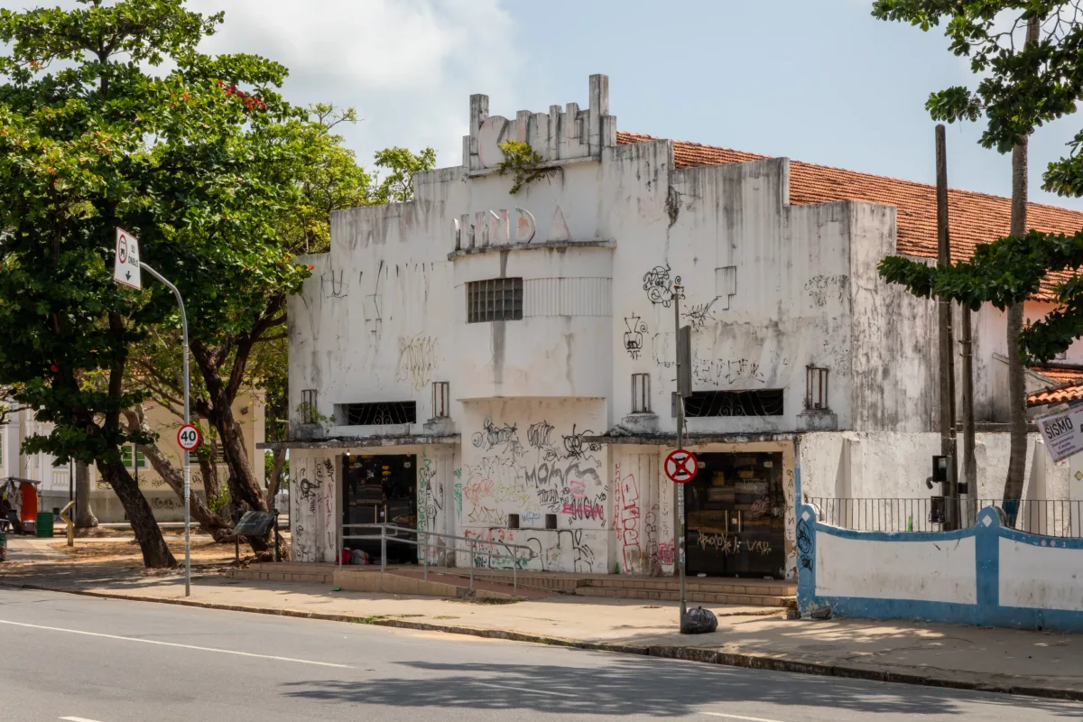 Cine Olinda recebe exibições de filmes com projeção do lado de fora para denunciar abandono do equipamento cultural