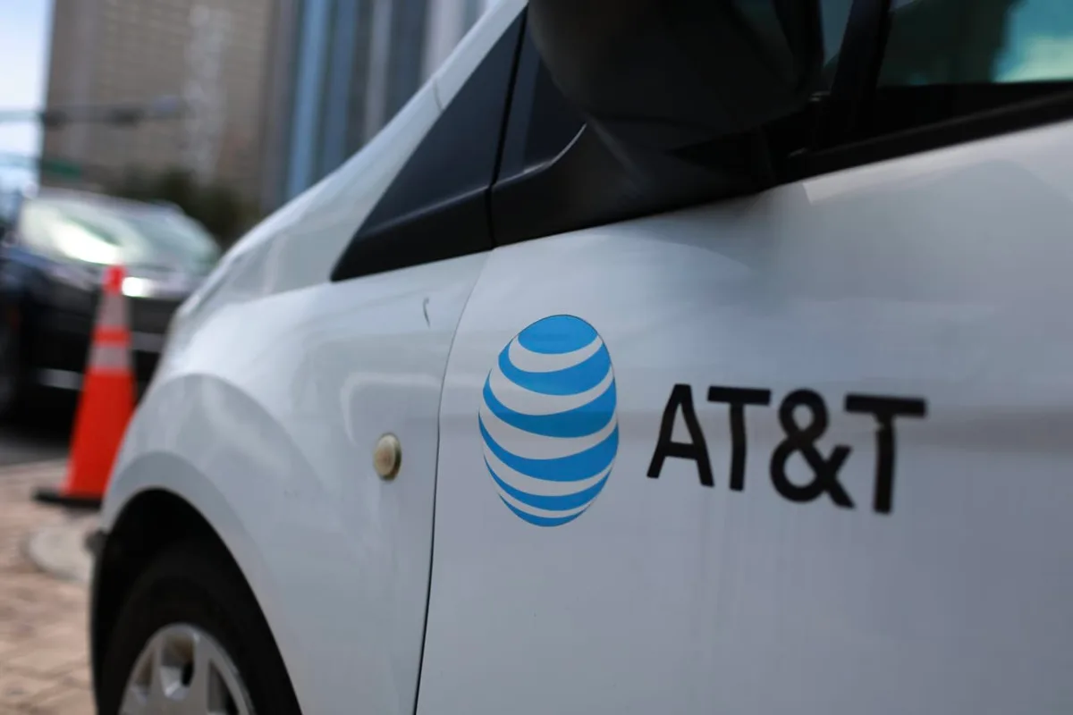 The SpaceX threat could loom over AT&T’s stock for a prolonged stretch, analyst cautions