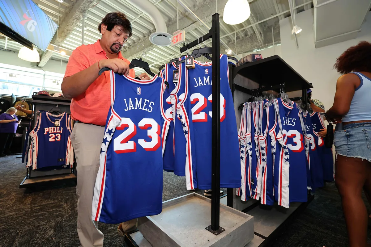 El gran pellizco de las camisetas en la NBA