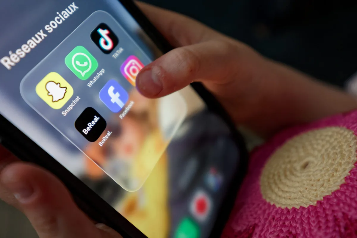 Interdiction des réseaux sociaux aux mineurs : le Conseil constitutionnel dit non