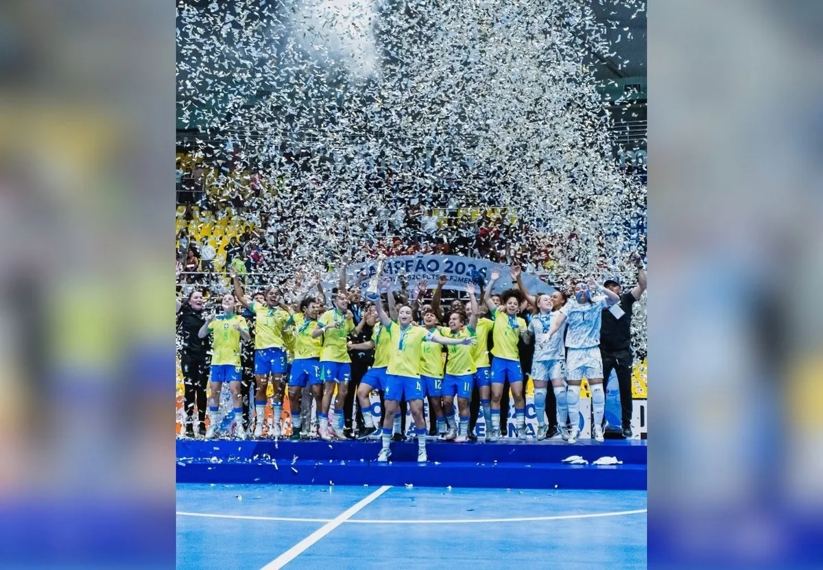Capitã da Seleção de Futsal Sub-20 dedica título a ex-treinador do TO: 'Faz parte disso'