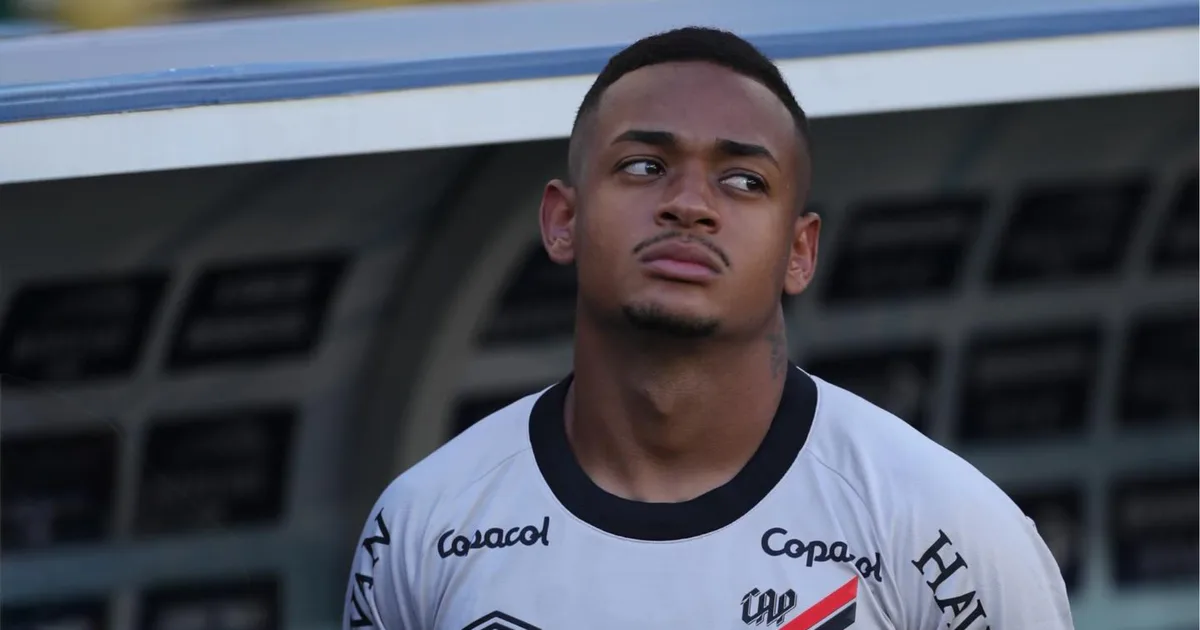 Jogador do Athletico-PR é condenado por estupro, diz TV; atleta poderá recorrer em liberdade