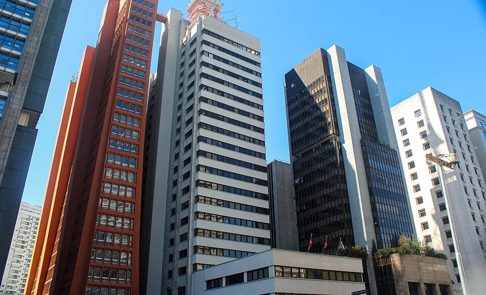 Brasil deve voltar a ser 8ª maior economia global em 2027, projeta FMI