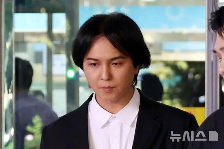 '102일 무단결근' 송민호, 결국 재복무 절차 밟나