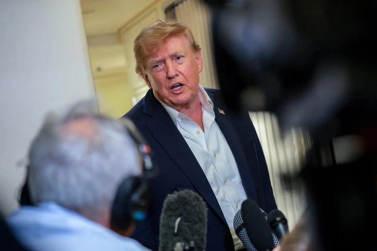 De CNN à Politico, comment Trump durcit son bras de fer avec les médias