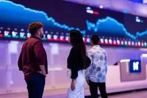 Estrangeiros tiram R$ 18,1 bilhões da Bolsa em agosto, em mês mais negativo de 2026
