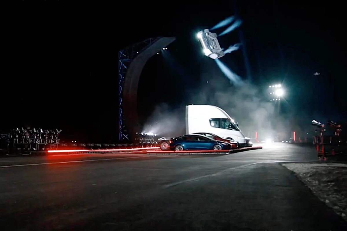 Chegou o novo Tesla Roadster 2. E até voa (literalmente)