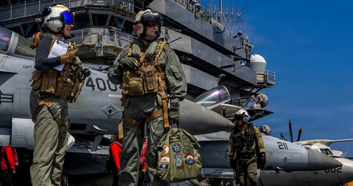 Padre de un marino desplegado en el USS Abraham Lincoln fue detenido por agentes del ICE