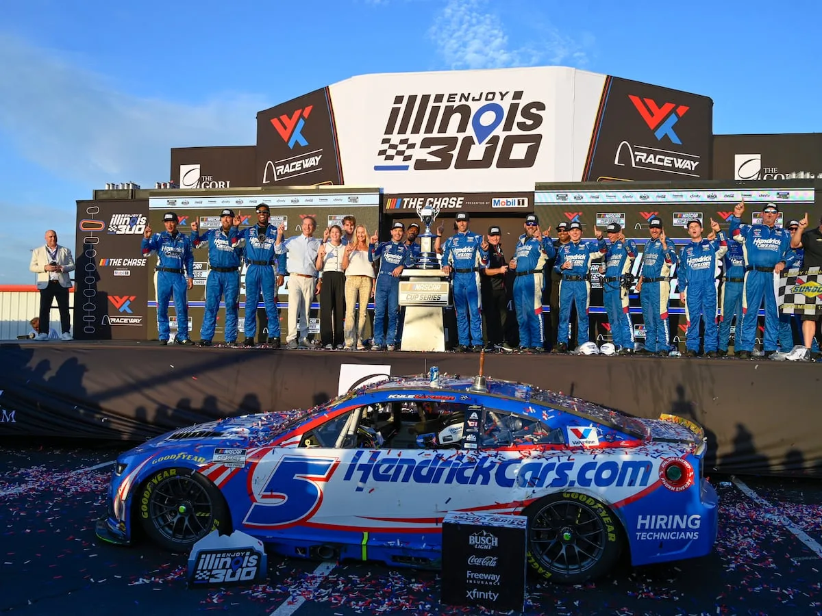 Kyle Larson breaks winless streak at wreck-filled Enjoy Illinois 300