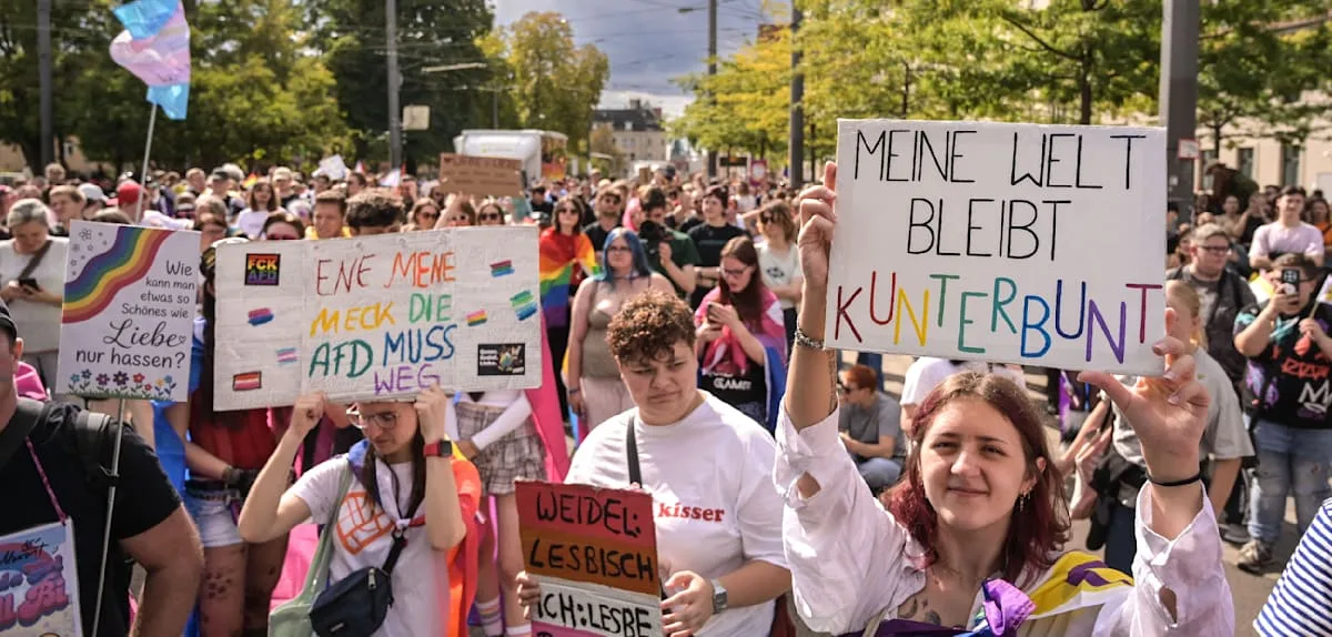 „Wir gehen nicht in Koalitionsgespräche mit der AfD“, betont die BSW-Kandidatin auf dem CSD in Halle