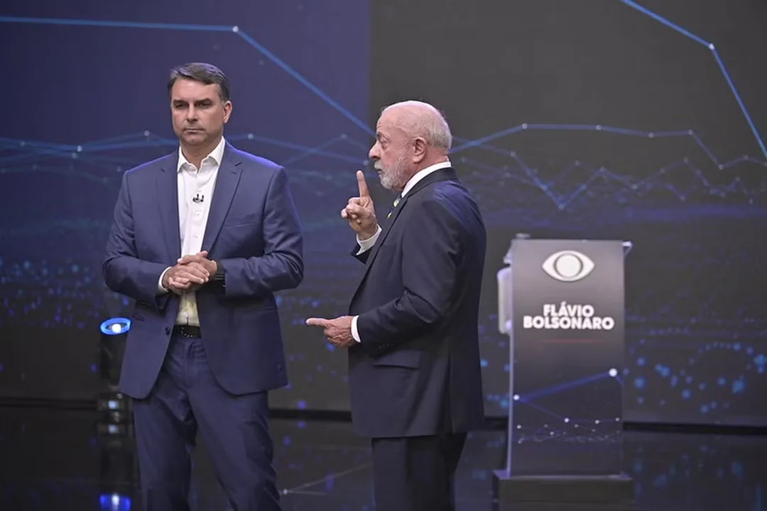 Debate na Band: Lula desafia Flávio Bolsonaro a abrir sigilo e expor suposta corrupção