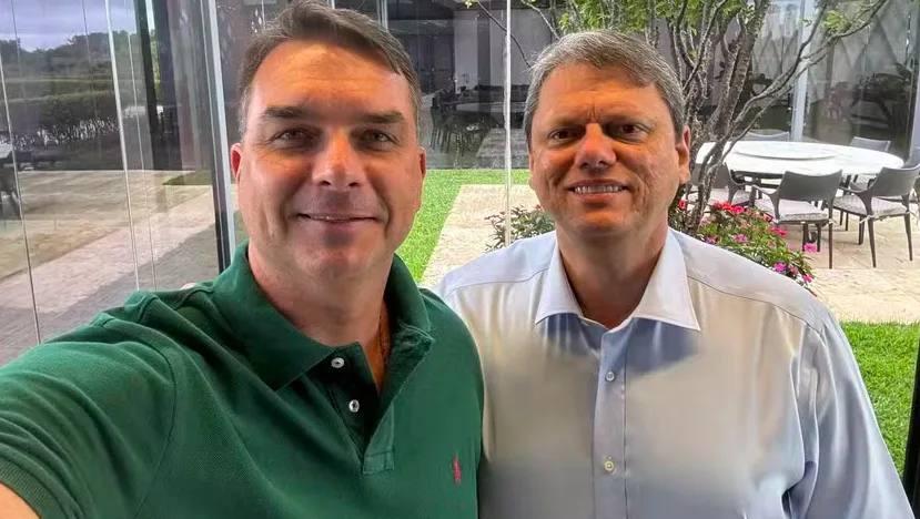 Tarcísio faz Flávio de Bolsonaro de “bobo” e clima na campanha azeda de vez