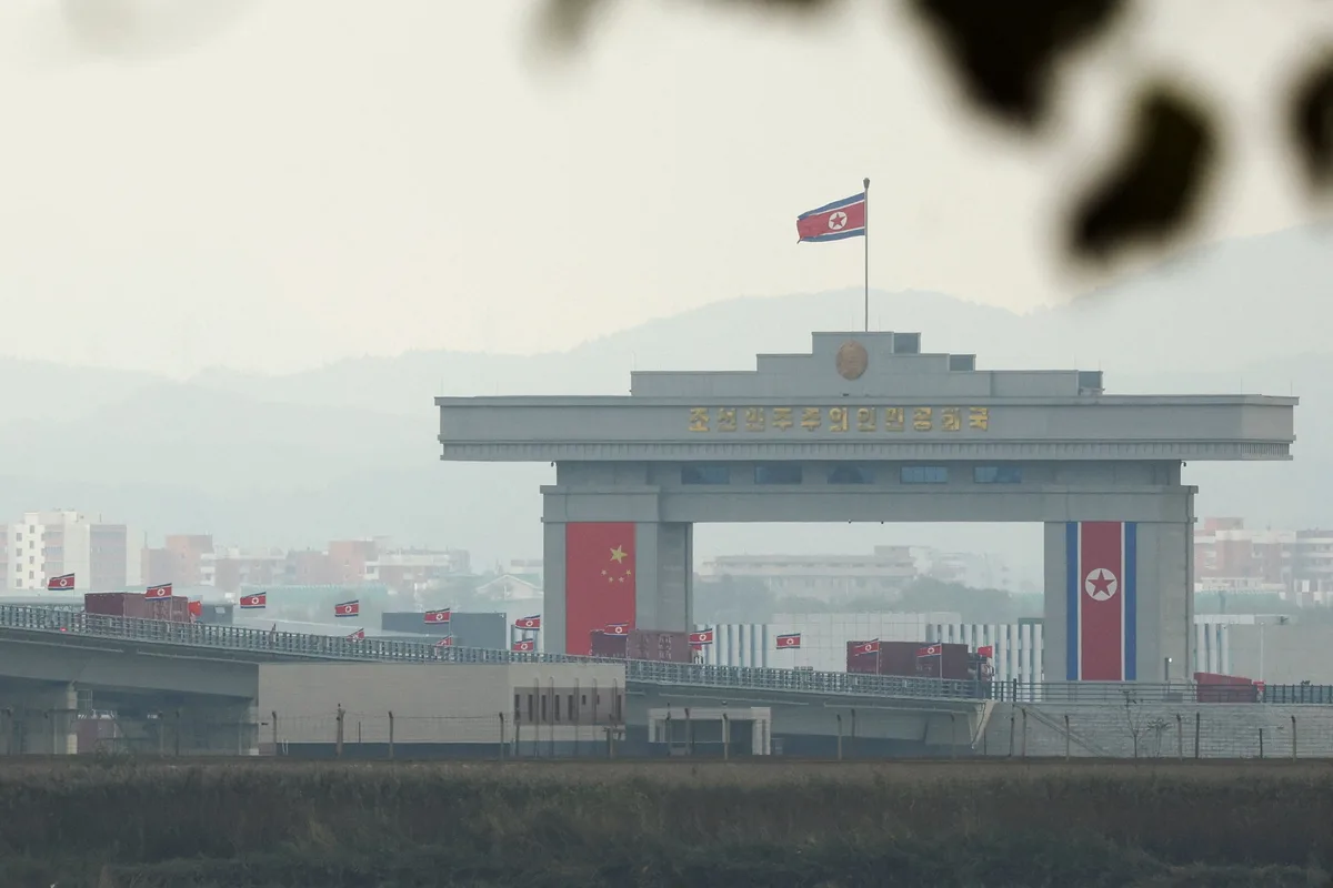 Tras 16 años de retrasos, China inauguró un nuevo puente fronterizo con Corea del Norte