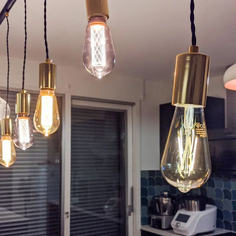 Actualité : Bon plan – L'ampoule / luminaire connecté Wiz E27 Filament ST64 Ambrée "5 étoiles" à 9,00 € (-21%)