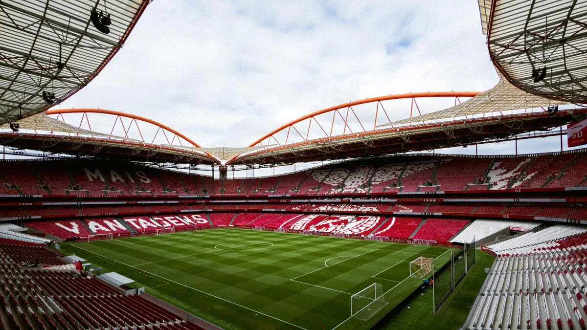 Confira os onzes do Benfica-Aarhus do play-off da Liga Europa