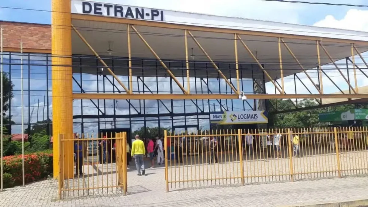 Justiça determina que Detran-PI ofereça intérpretes de Libras e proíbe cobrança extra em autoescolas