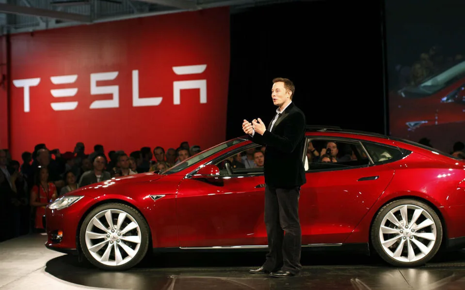 Barclays admite anúncio de fusão entre Tesla e SpaceX antes de dezembro