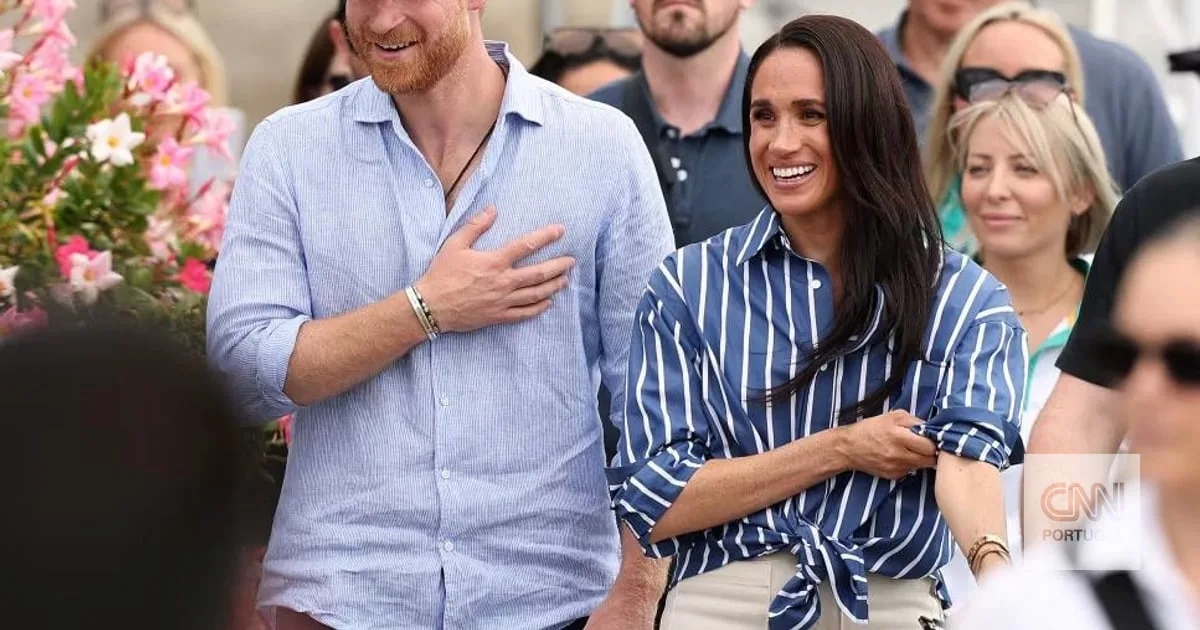 Harry e Meghan regressam ao Reino Unido, seis anos depois de abandonarem a vida na realeza