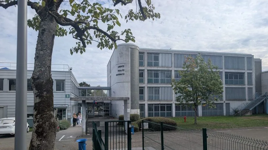 VIDÉO - Des tirs de mortier d'artifice au lycée Germaine-Tillion à Montbéliard, au moins une élève légèrement blessée
