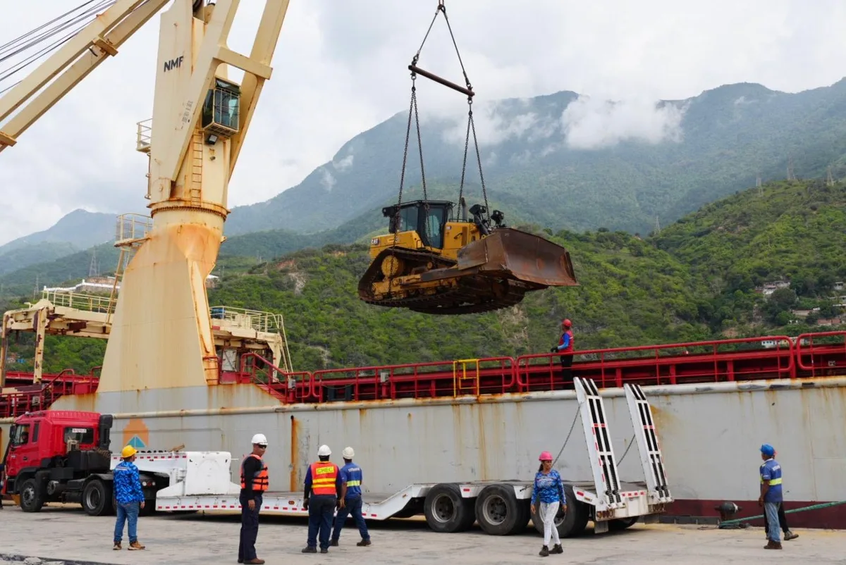 Maquinaria pesada de EEUU llegó a Venezuela para retirar toneladas de escombros por terremotos