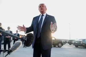 Trump promete ‘poderes inacreditáveis’ e se coloca no centro de eleições nos EUA
