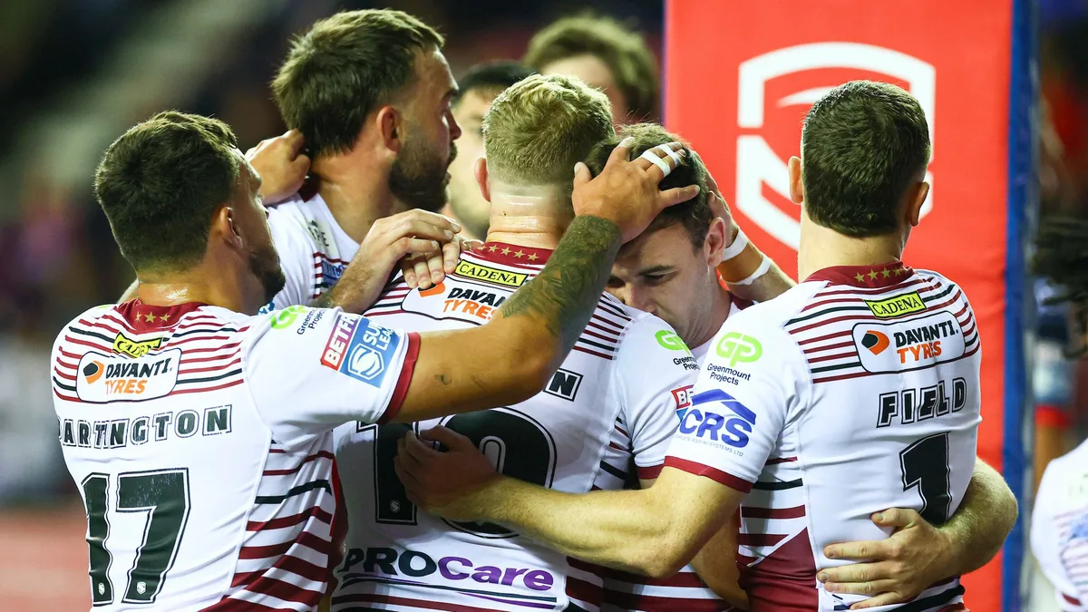 Wigan storm to Super League's League Leaders' Shield and remain on treble course