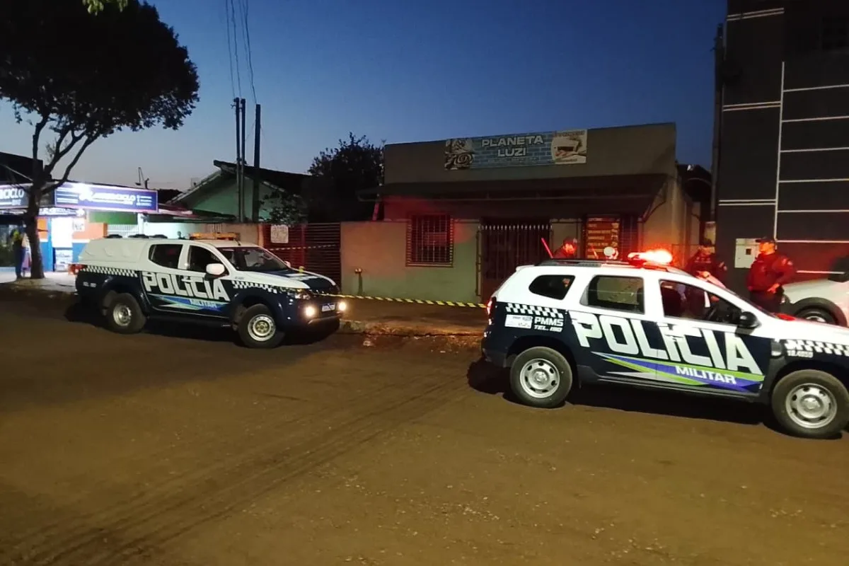 VÍDEO: Suspeito de violência doméstica é baleado após lutar com PMs e disparar arma em Dourados (MS)